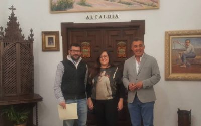 El Ayuntamiento firma un convenio de colaboración con la Agrupación de Cofradías y Hermandades de Villa del Río