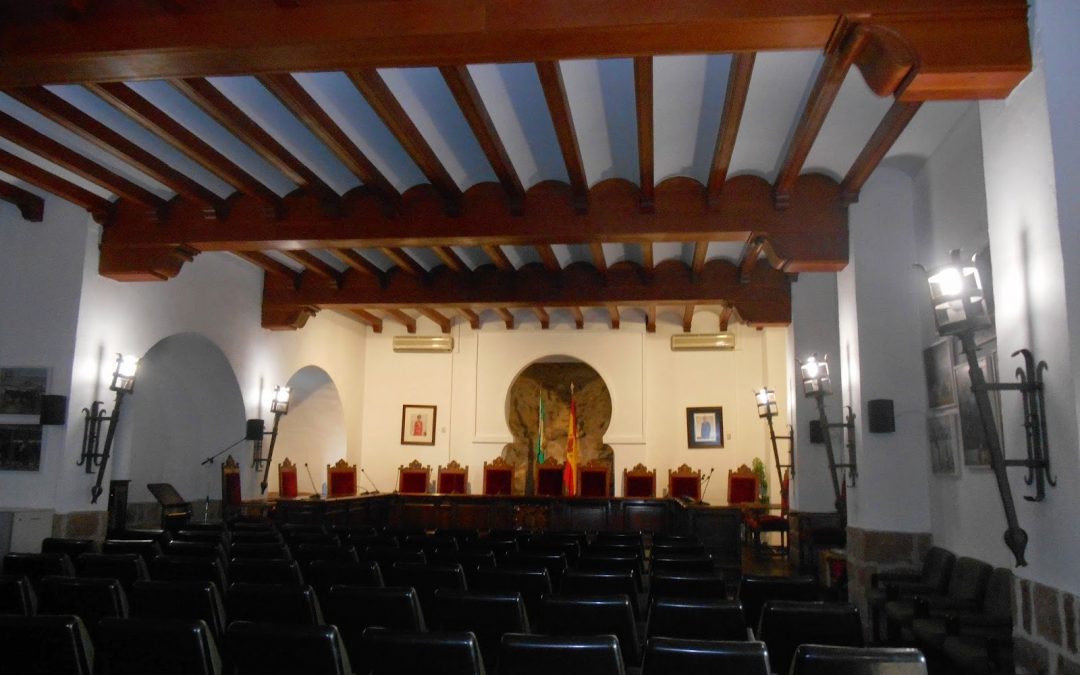 En el Salón de Plenos del Castillo puede verse el arco procesional