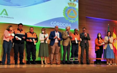 LA AGRUPACIÓN LOCAL DE VOLUNTARIAS/OS DE PROTECCIÓN CIVIL DE VILLA DEL RÍO RECIBE LA MEDALLA DE ORO AL MÉRITO