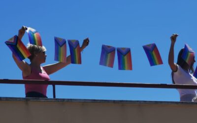 IGUALDAD | CON LA COLOCACIÓN DE BANDERAS ARCOÍRIS COMIENZAN LOS ACTOS DE LA SEMANA LGTBIQ+ EN VILLA DEL RÍO