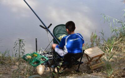 DEPORTES | LOS NIÑOS VILLARRENSES PRACTICAN LA PESCA EN ESTA JORNADA DE PESCA INFANTIL EN EL RÍO GUADALQUIVIR