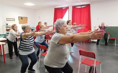 MAYORES | EL TALLER «A MOVERNOS Y A EJERCITARNOS» CONTINÚA PROMOVIENDO LA ACTIVIDAD FÍSICA EN LA CINCUENTENA DE PARTICIPANTES