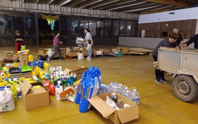 LA GENEROSIDAD DE LOS VECINOS DE VILLA DEL RÍO TRADUCIDA EN KILOS DE ALIMENTOS Y ENSERES PARA LOS DAMNIFICADOS POR LA DANA