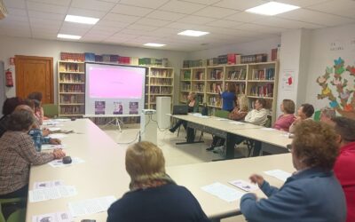 25N | EL ALUMNADO DE LA ESCUELA DE ADULTOS PARTICIPA EN LA TERTULIA LITERARIA «ROMPIENDO EL SILENCIO» DE LA BIBLIOTECA PÚBLICA MUNICIPAL