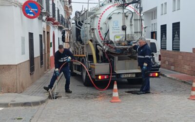 URBANISMO Y MEDIO AMBIENTE | LABORES DE SANEAMIENTO DE IMBORNALES Y ALCANTARILLADO EN LA VÍA PÚBLICA