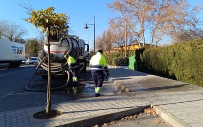 URBANISMO Y MEDIO AMBIENTE | LABORES DE SANEAMIENTO DE IMBORNALES Y ALCANTARILLADO EN LA VÍA PÚBLICA