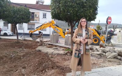 URBANISMO | LA REMODELACIÓN DE LA PLAZA SITUADA ENTRE LAS CALLES CÓRDOBA Y MÁLAGA CONTRIBUIRÁ A ELIMINAR LAS FILTRACIONES DE AGUA CON LAS VIVIENDAS COLINDANTES