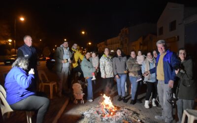 FESTEJOS | VILLA DEL RÍO CELEBRA LA CANDELARIA 2025 EN UNA NOCHE ENTRE CONVIVENCIA Y HOGUERAS